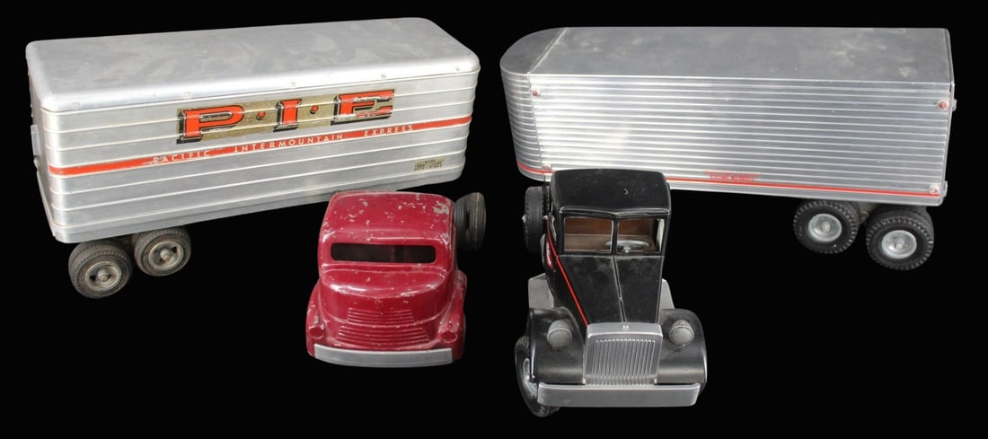 2 Vintage Smith Miller Trucks P.I.E. & Red Diamond (1 of 7)