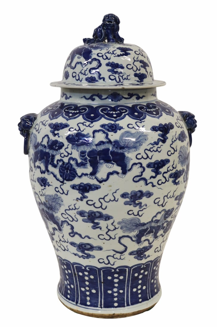 Large Chinese Blue and White Lidded Urn. (1 of 19)