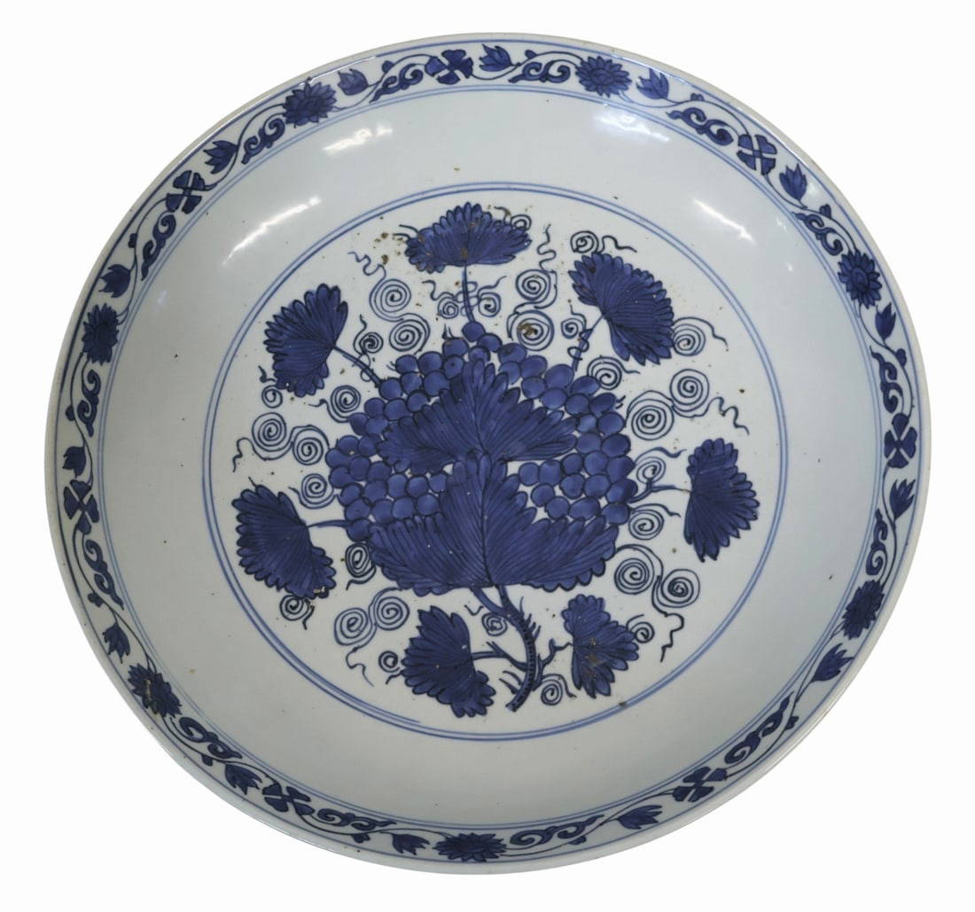 Large Chinese Ming Dynasty Blue and White Charger.
