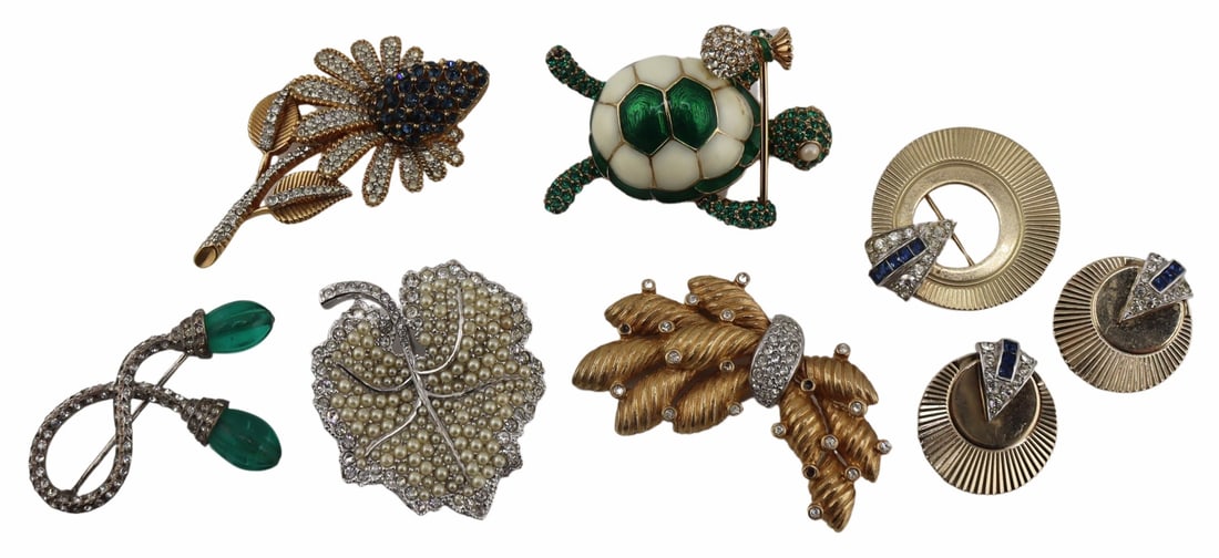 JEWELRY. Collection of Costume Jewelry Inc. Ciner.: Includes a Ciner gold-tone floral brooch with blue faceted rhinestones and white/clear faceted rhinestones - stamped, "Ciner" verso; a Ciner gold-tone turtle brooch displaying green and whit