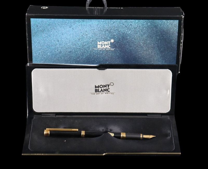 Cased Montblanc Noblesse Fountain Pen.: A cased vintage German Montblanc Noblesse fountain pen, Ref #: 8130. This pen, features an 18kt yellow gold nib, gold-plated accents, and a black lacquer barrel and cap. Accompanied by box and papers.
