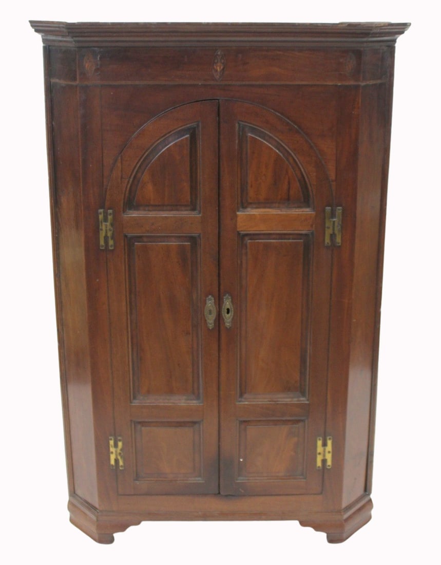 Antique English Mahogany Two Door Corner Cabinet. (1 of 6)
