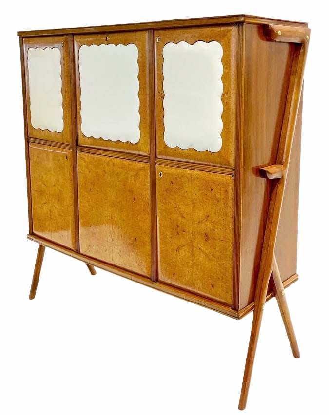 1950s Vintage Italian Maple Burl Wood Cabinet Bar.: Early 1950s rare find Dry Bar / Buffet Cabinet with BOW FRONT, entirely handmade in Italy, in the style of Gio Ponti and Ico Parisi, with central interiors fitted with vintage mirror tiles engraved wi