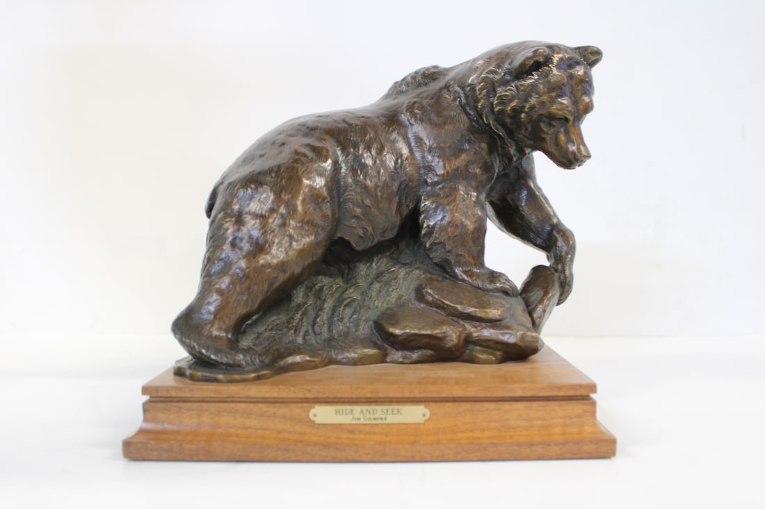 JIM GILMORE ( USA Born 1950): "Hide and Seek " Bronzer Bear signed and numbered , 14 of 40 . From a Rye NY estate . - Dimensions: 10" x 10"