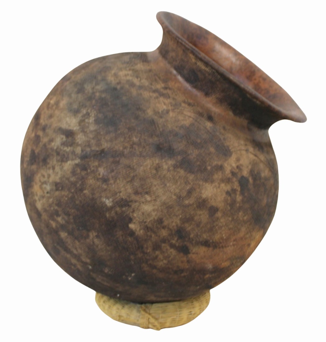 Large Terracotta / Pottery Pot . (1 of 7)