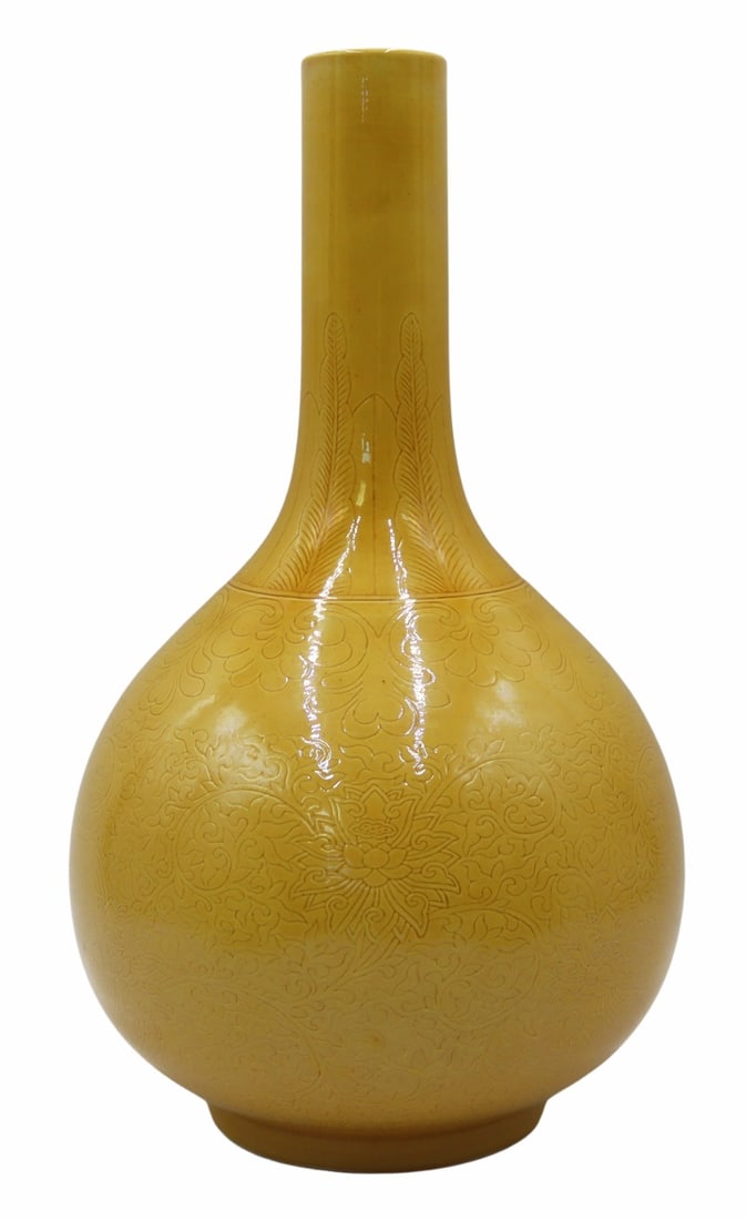 Chinese Yelow Glaze Incised Vase, 18th Century? (1 of 10)