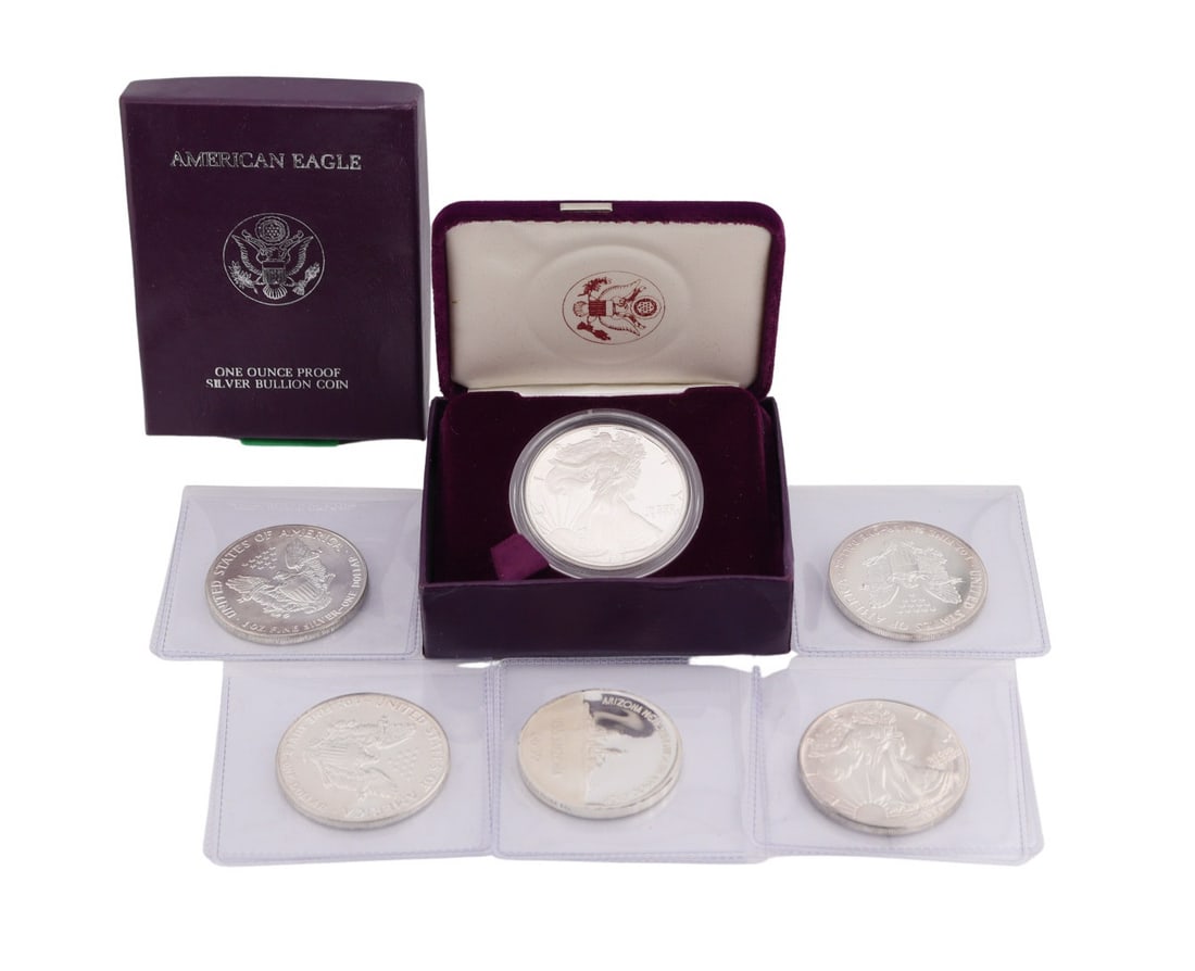 BULLION. (5) 1988 - 1989 $1 Silver American Eagles (1 of 9)