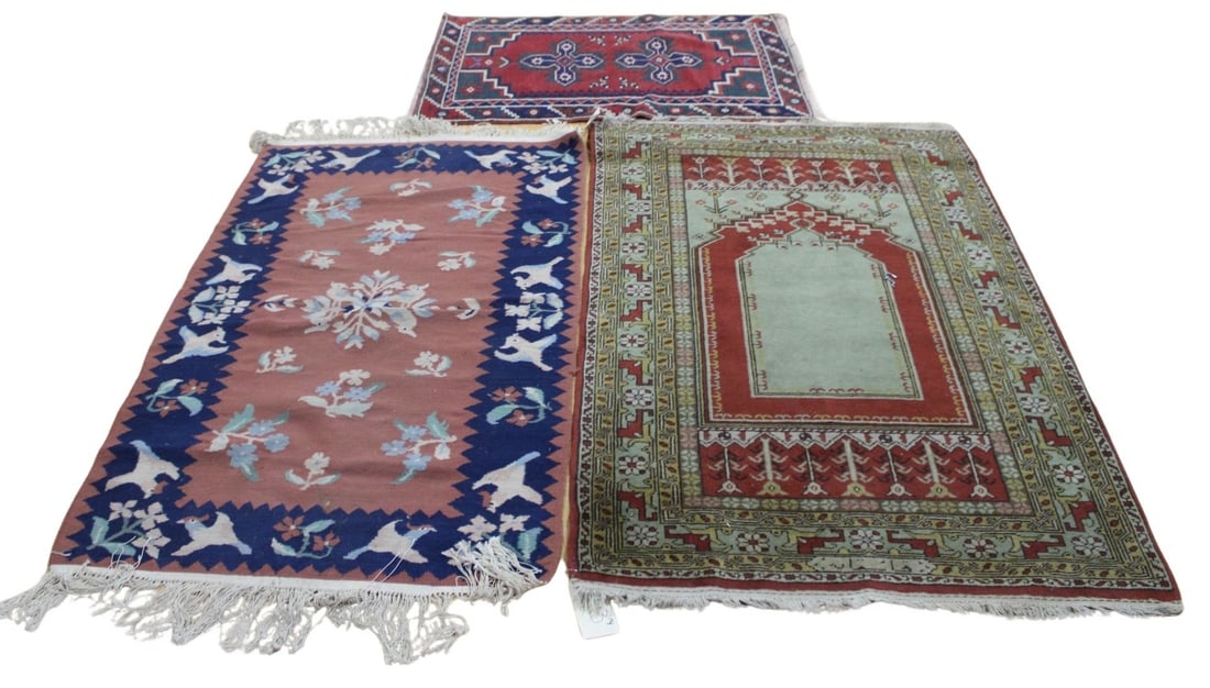 3 Vintage And Finely Hand Knotted Area Carpets. (1 of 11)
