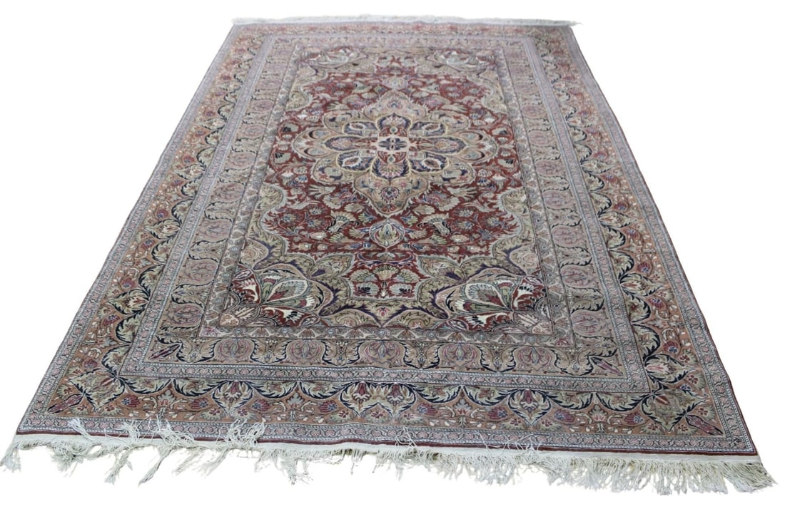 Vintage And Finely Hand Knotted Carpet. (1 of 10)