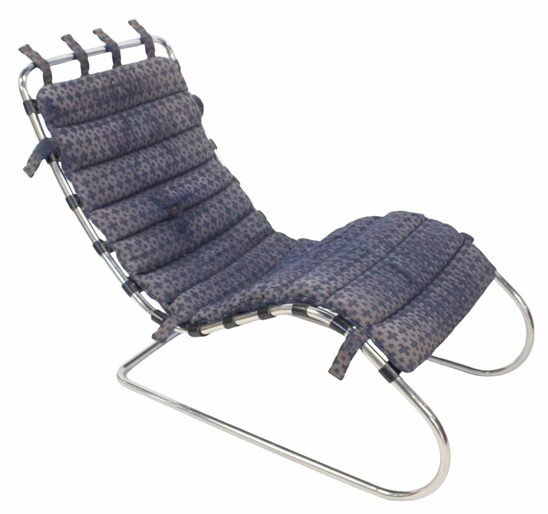 Ludwig Mies van der Rohe, 'MR' Chaise Lounge: Nice original midcentury chaise with cushion bearing Knoll International label. From a New Jersey estate. - Dimensions: 37.5" h x 23.5" w x 47.25" d.
