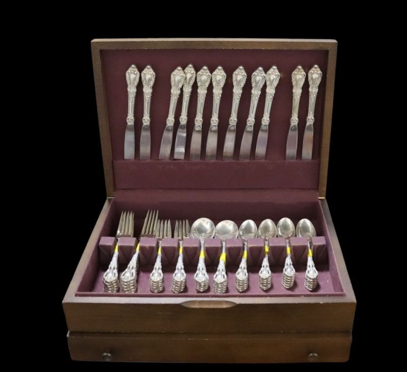 STERLING. Lunt Eloquence Sterling Flatware Service (1 of 10)