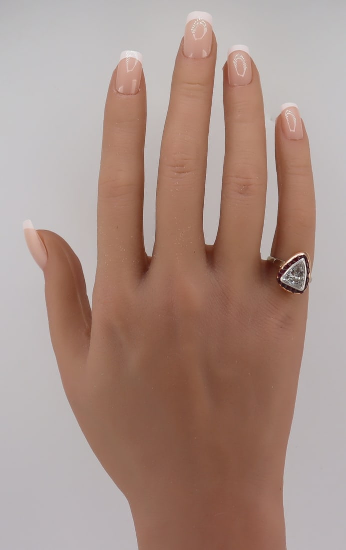 JEWELRY. Triangular Faceted Diamond and Ruby Ring. - 2