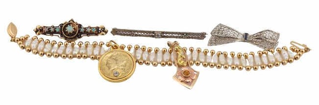 JEWELRY. Assorted Gold Jewelry Grouping. (1 of 13)