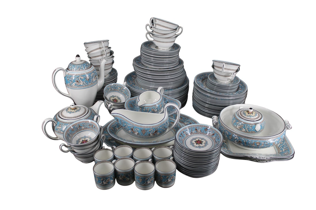 Large Wedgwood Florentine Porcelain Service. (1 of 9)