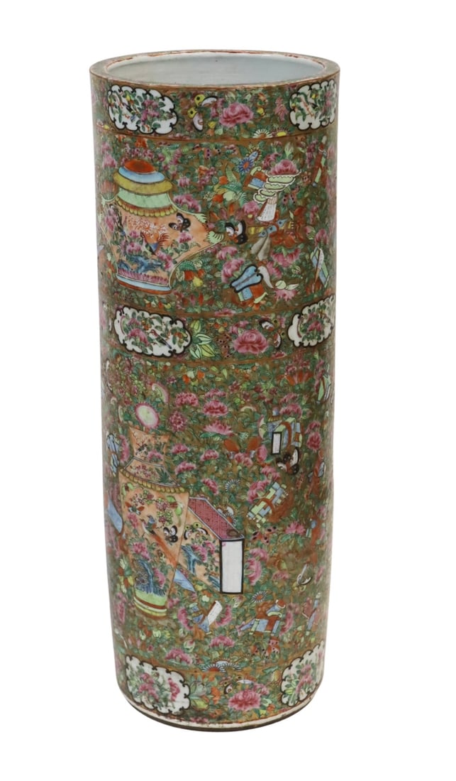 Large Chinese Rose Medallion Umbrella Stand. (1 of 16)