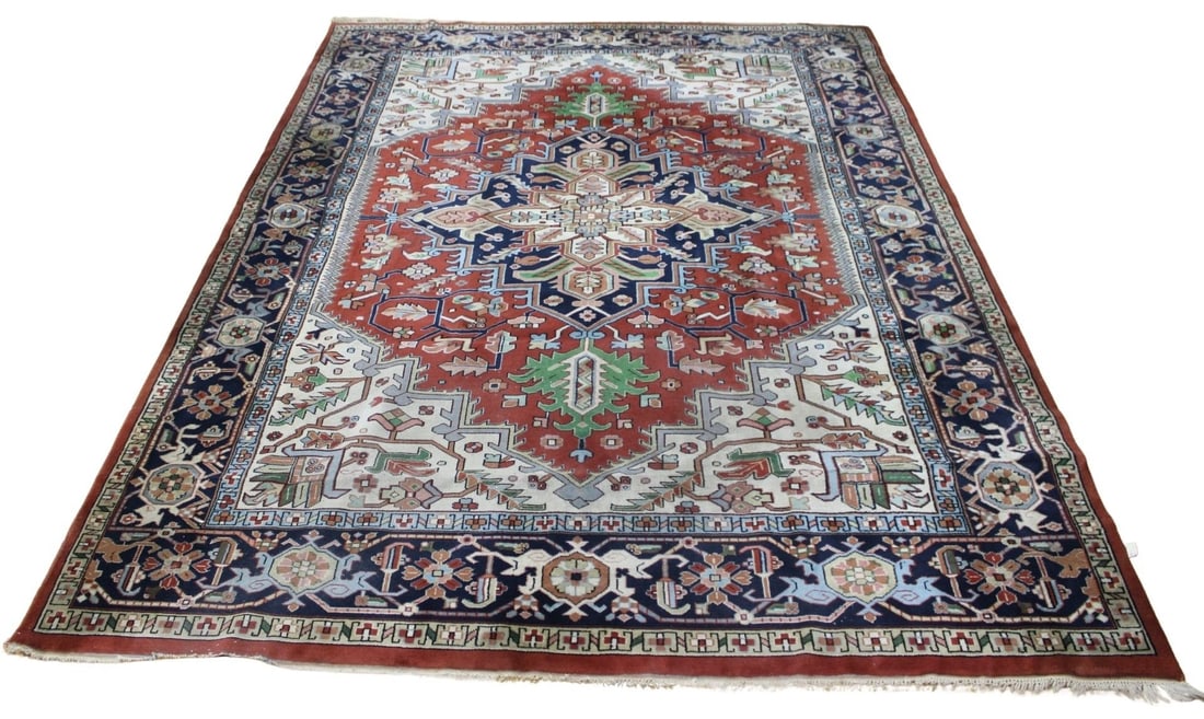 Large Vintage And Finely Hand Knotted Carpet.: Great size and Heriz style pattern. From a Westchester County, NY estate. - Dimensions: 10ft x 14ft.
