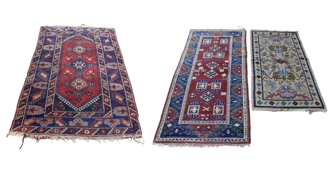3 Vintage And Finely Hand Knotted Carpets. (1 of 11)