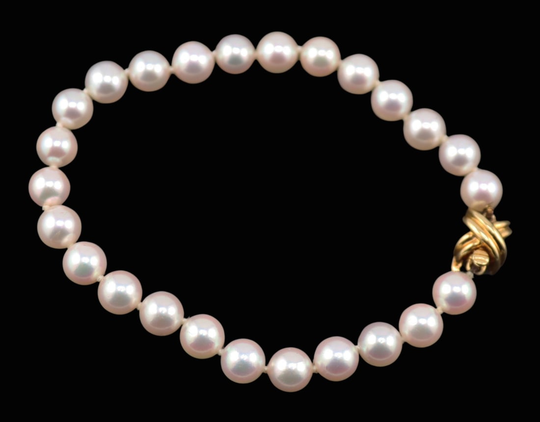 JEWELRY. Tiffany & Co Pearl and 18kt Gold Bracelet (1 of 4)