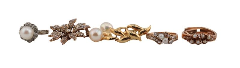 JEWELRY. Assorted Gold and Pearl Jewelry Grouping. (1 of 11)