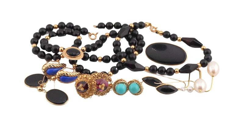 JEWELRY. Assorted Gold Jewelry Grouping. (1 of 13)