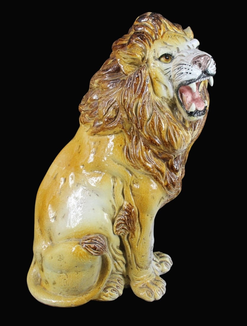 Large Italian (?) Terracotta Lion. (1 of 10)