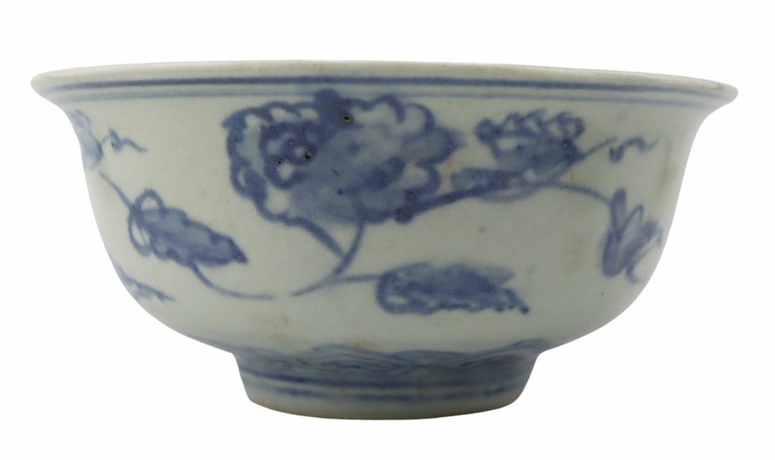 Chinese Blue and White Floral Bowl. (1 of 9)