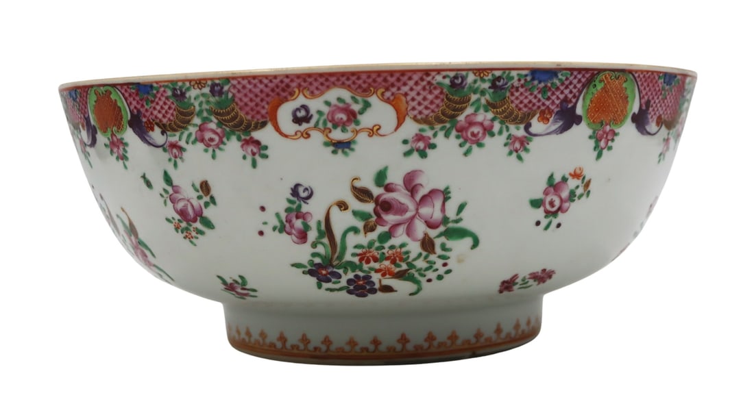 Chinese Export Enamel Decorated Pedestal Bowl. (1 of 10)