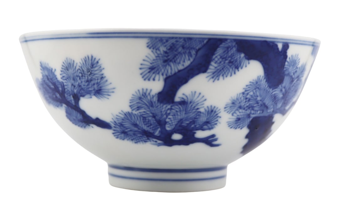 19th Century Chinese Blue and White Bowl.: 19th century Chinese blue and white bowl displaying an exterior depiction of pine trees, and interior decoration of ruyi pendants or clouds set within a blue double ring. With an 8-character mark to