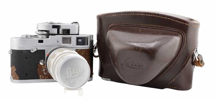 Leica M2 Camera and a Elmarit 90mm f/2.8 lens (1 of 16)