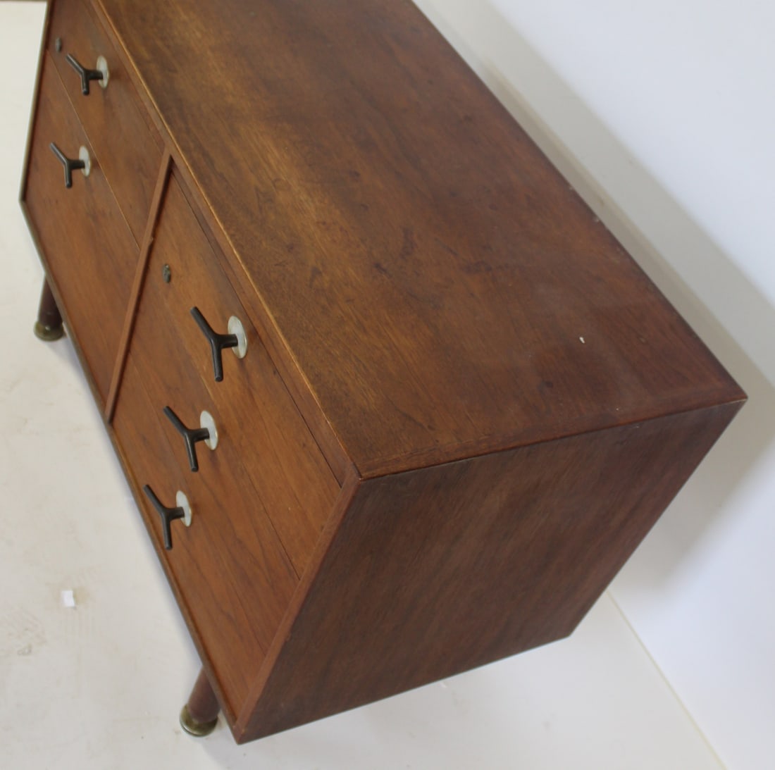 Midcentury Jens Risom Cabinet. - 4