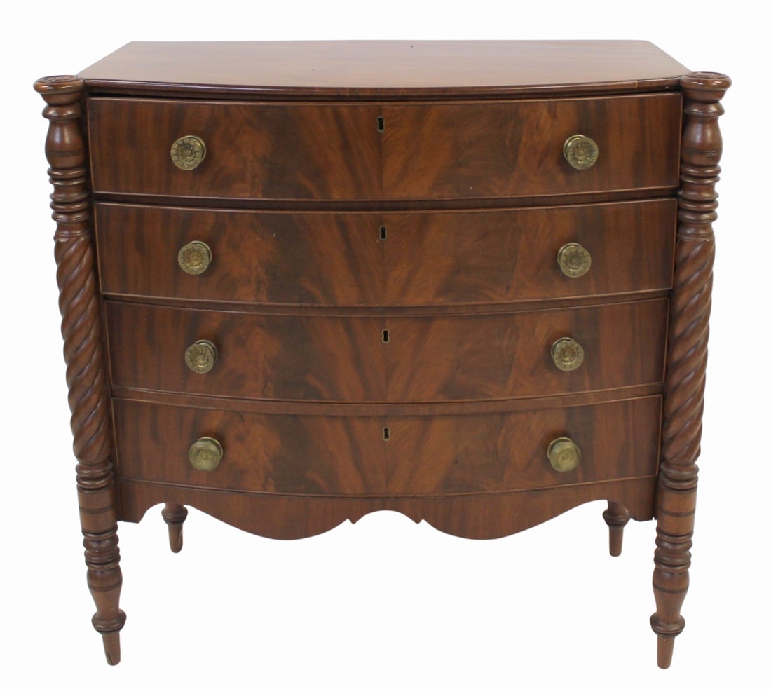 Mahogany Sheraton Chest of Drawers. (1 of 7)