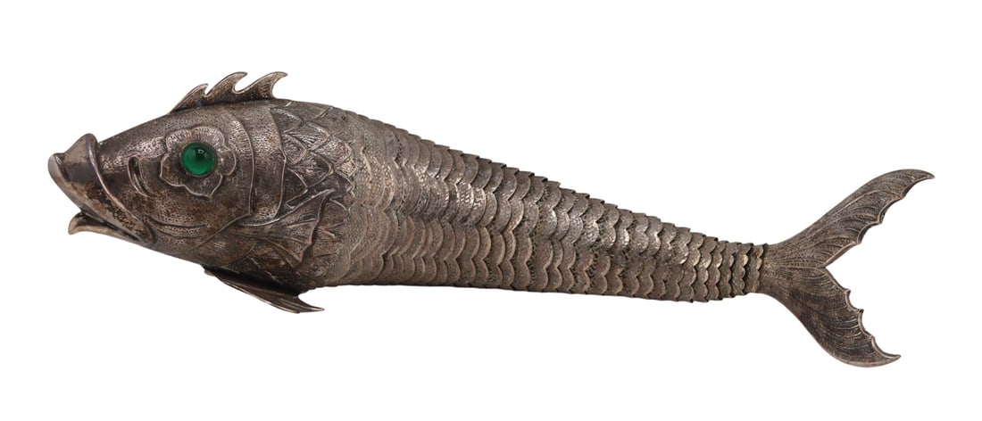 SILVER. Sgnd Spanish .915 Silver Articulated Fish: Large signed Spanish .915 silver articulated fish with bezel set green cabochon eyes. Displaying a Spanish pictorial hallmark of a pentagram set within an oval frame signifying a silver fineness of