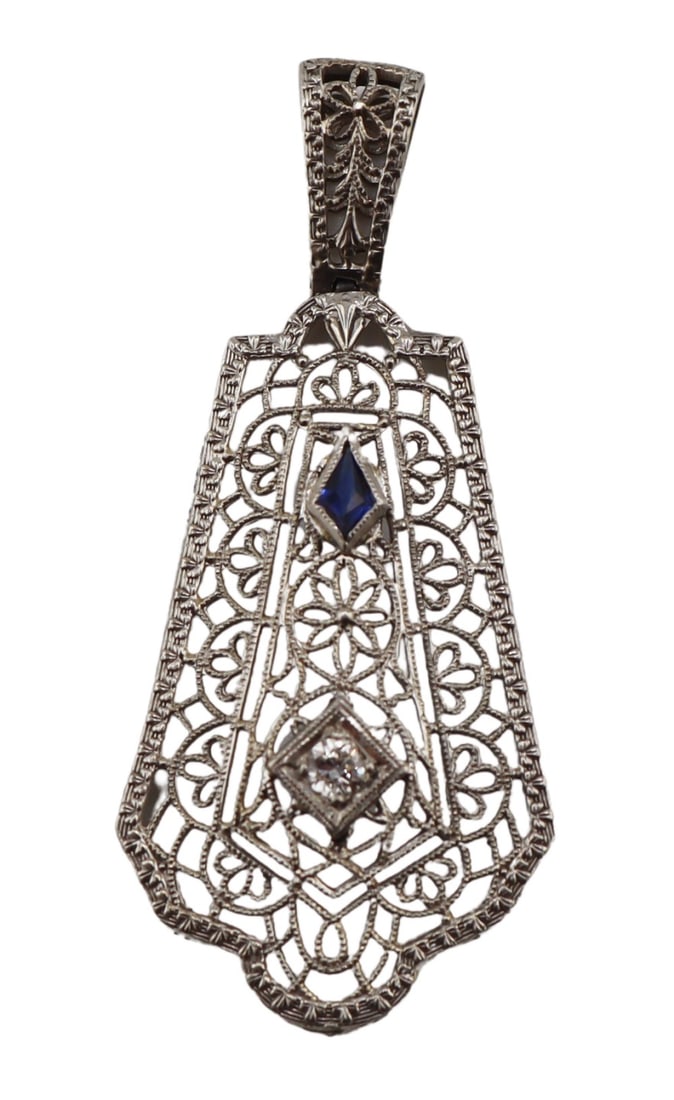 JEWELRY. Art Deco Platinum Filigree Pendant. (1 of 7)