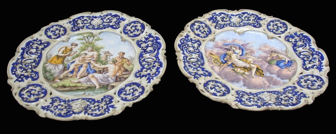 2 Large Antique Italian Majolica Chargers. (1 of 4)