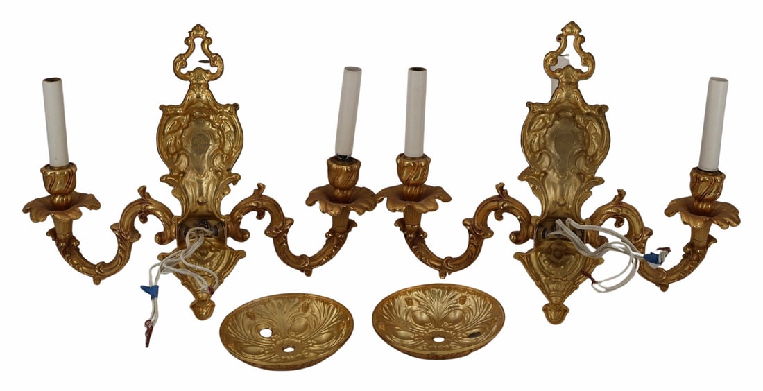 Fine Pair Of Italian Gilt Bronze Sconces. (1 of 8)
