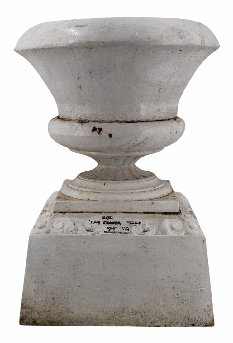 Antique Kramer Brothers Cast Iron Urn. (1 of 11)