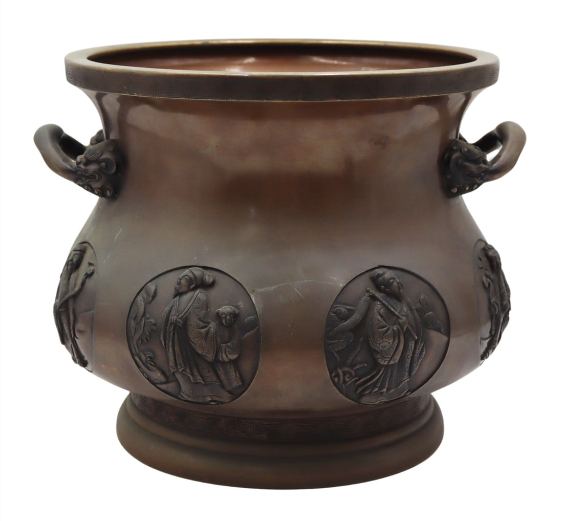 Chinese Bronze Urn with Lions Head Handles. (1 of 11)