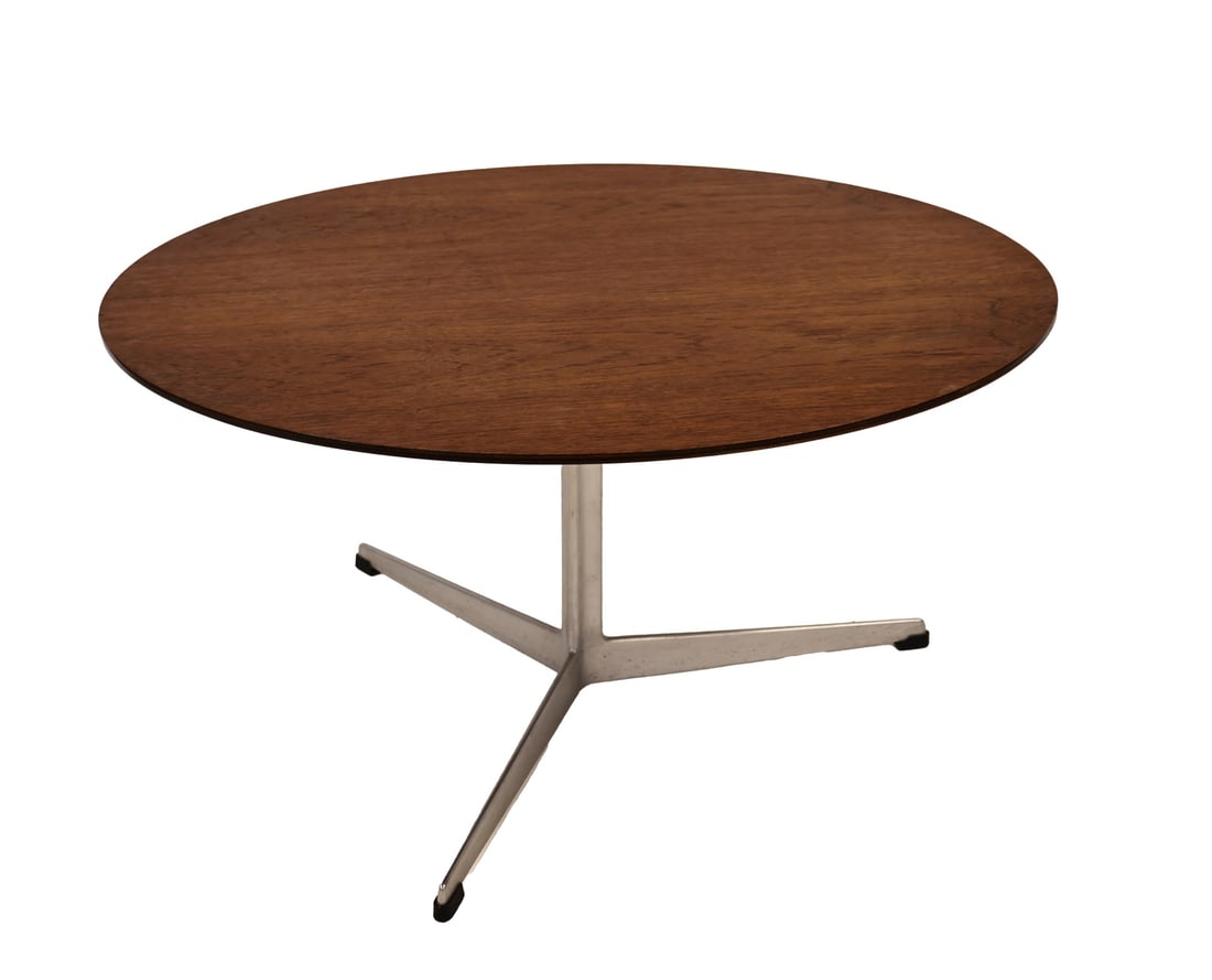 Arne Jacobsen, Fritz Hansen, Tripod Coffee Table /: Sofa Table. Designed 1958. Tripod aluminum frame, teak tabletop. From a Kent, CT estate. - Dimensions: 18" h x 34" dia.