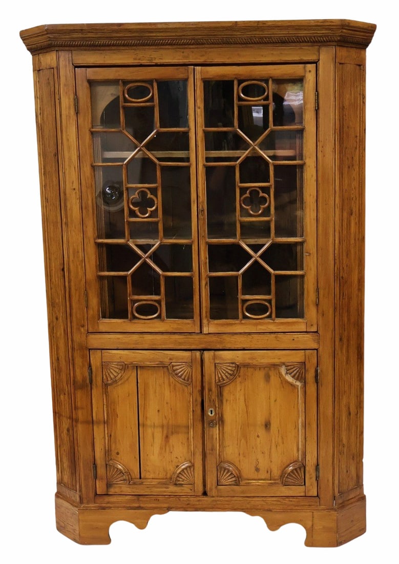 Antique Pine Corner Cabinet. (1 of 7)