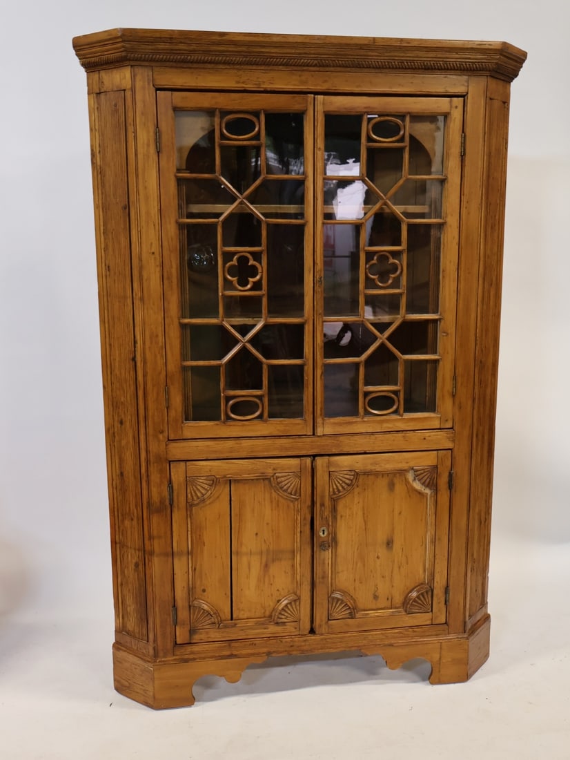 Antique Pine Corner Cabinet. - 3