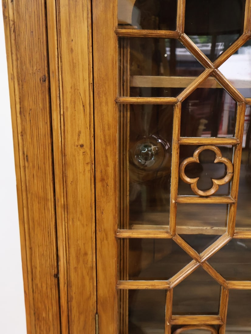 Antique Pine Corner Cabinet. - 4