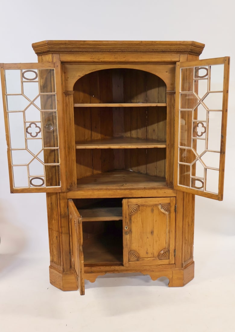Antique Pine Corner Cabinet. - 5