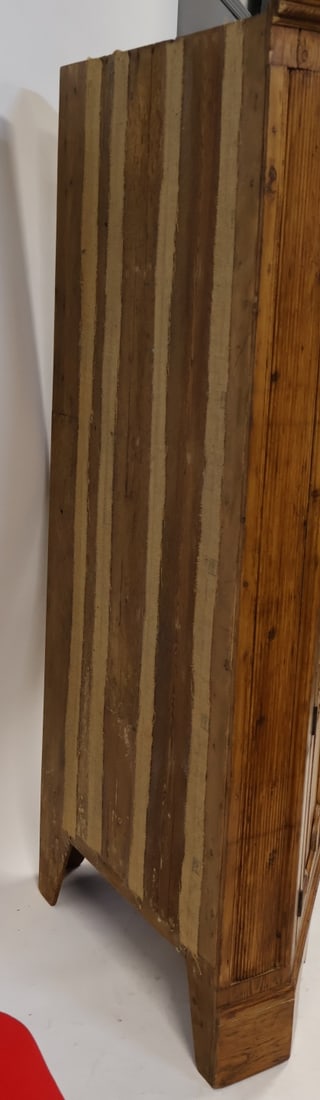 Antique Pine Corner Cabinet. - 7