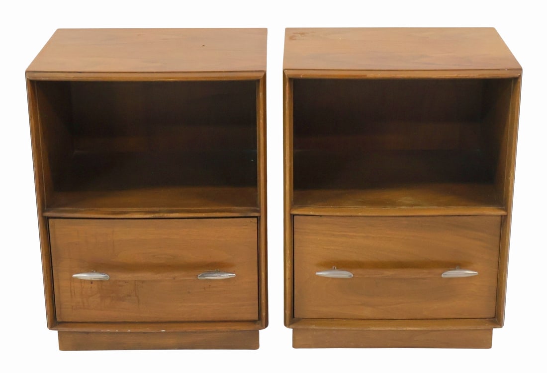 Pair Midcentury Robesjohn Gibbings Night Stands. (1 of 7)
