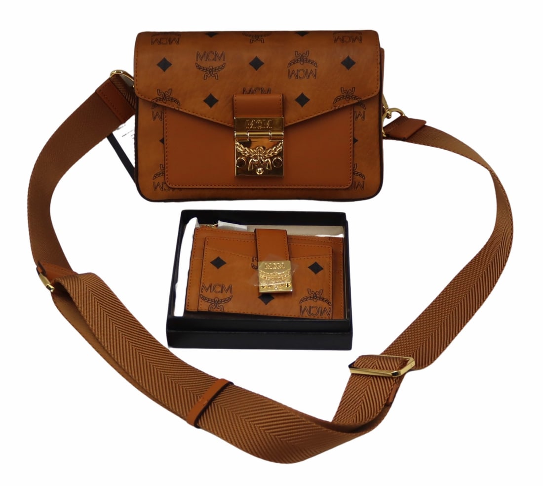 COUTURE. *LIKE NEW* MCM Leather Purse and Wallet. (1 of 12)