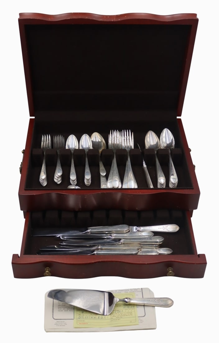 STERLING. 64 Pc. Lunt Sterling Flatware Service. (1 of 8)