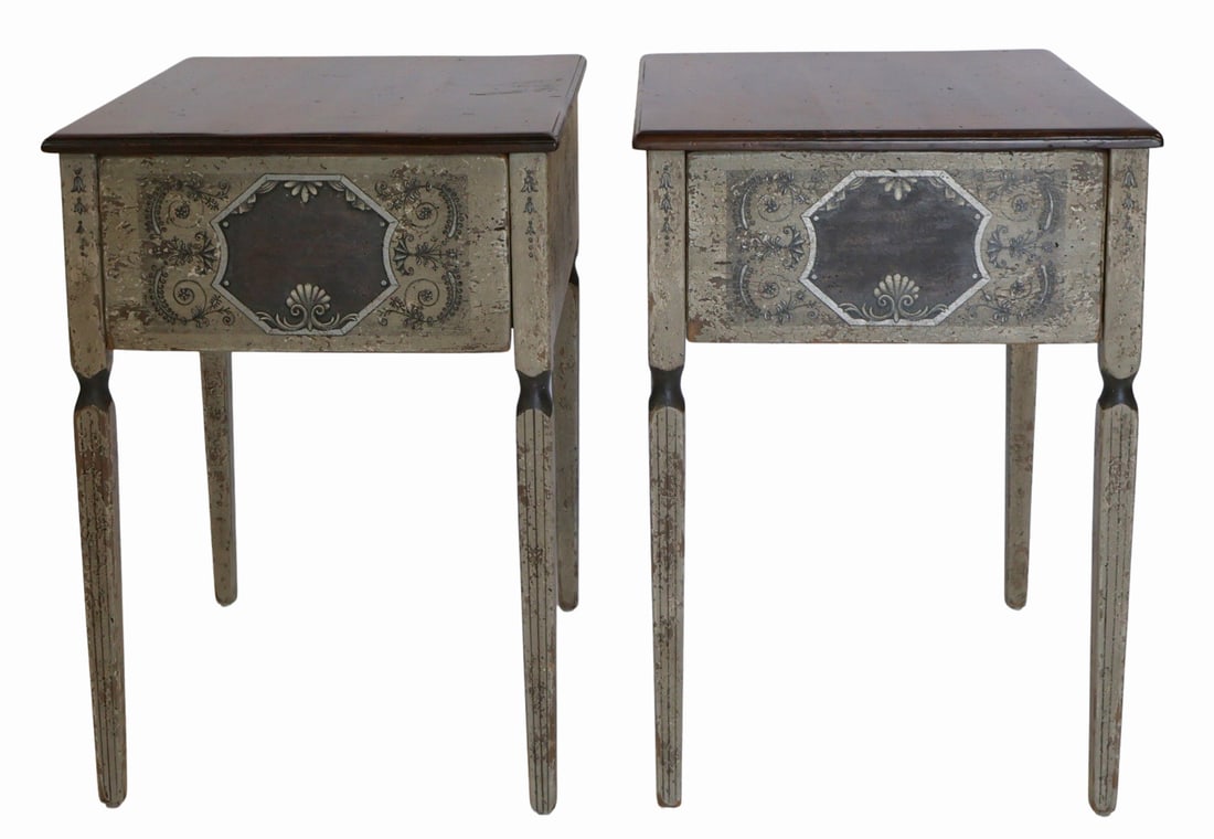 Vintage Pair of One Drawer Night Stands. (1 of 7)