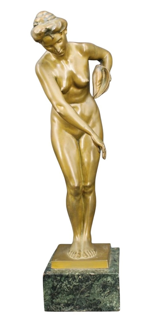 ADOLF JOSEF POHL (Austria 1872 - 1930): Beauty with shell. Bronze sculpture of a nude beauty with shell. Signed, on marble base and with nice original brown patina. From a NY estate. - Dimensions: 18.5" h