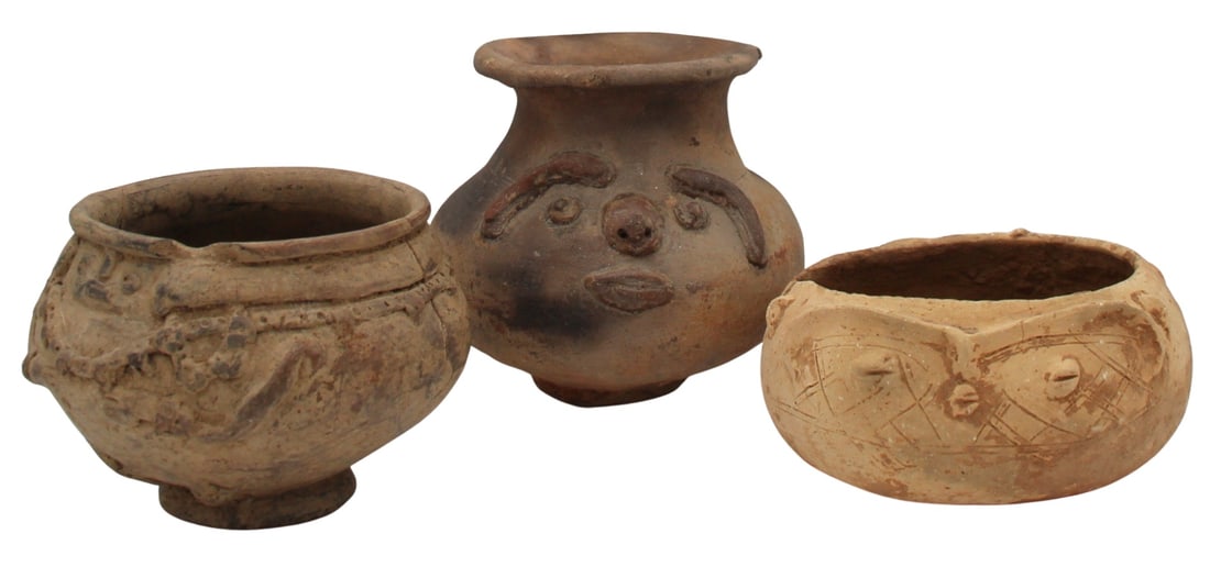 3 pre-Columbian Clay Pots. (1 of 15)