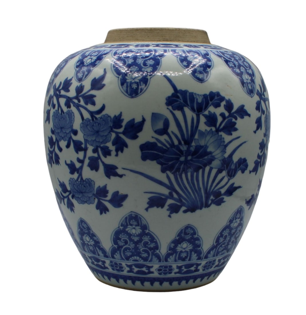 Chinese Blue and White Porcelain Pot. (1 of 15)